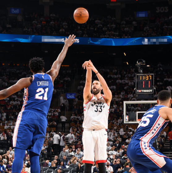 德国杯关键时刻再迎强敌；密尔沃基雄鹿临场应变；主帅态度：震撼外界；临场指挥获称赞的简单介绍-jiuyou